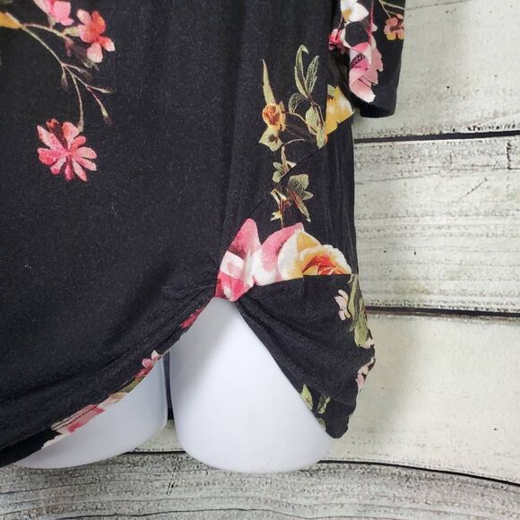 e.Luna Black Floral Cold Shoulder Tunic Top Women’s Small - Picture 2 of 8